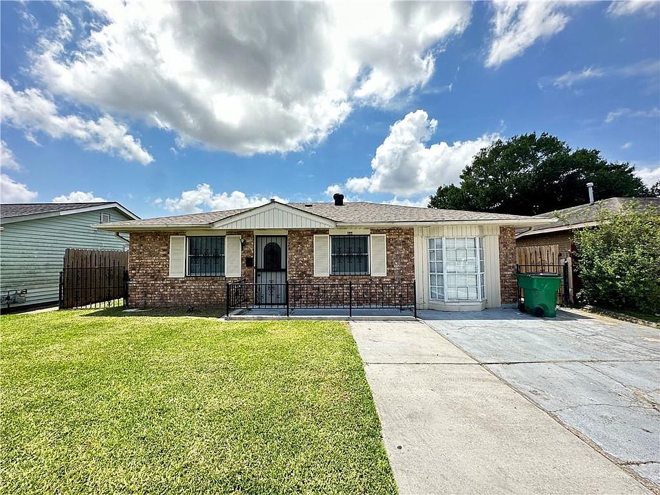 1st image of 1104 Sandalwood Dr