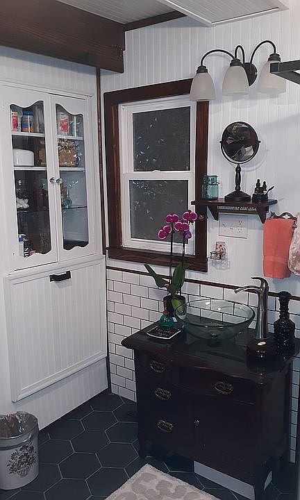 2nd image of 309 N Main St