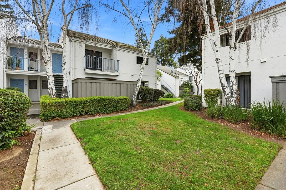 Building Photo - 1055 N Capitol Ave #152