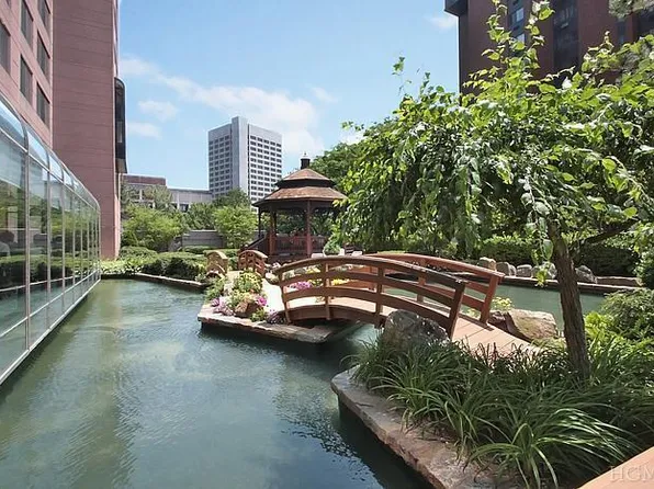 4 Martine Ave, White Plains, NY 10606