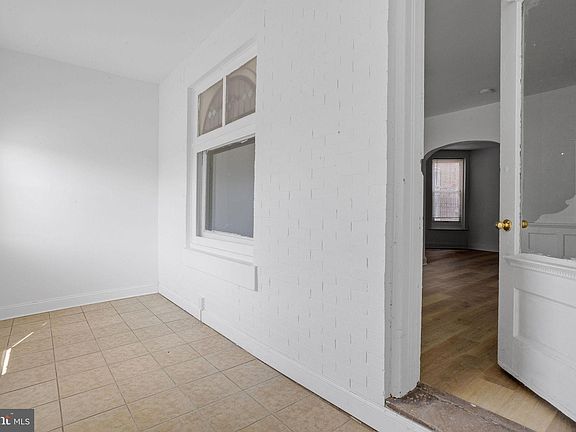 4th image of 5828 Warrington Ave