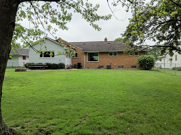 4th image of 663 Meadowlane Dr