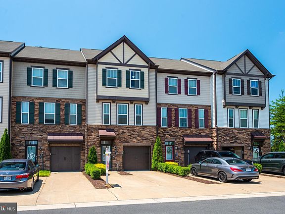 2nd image of 105 Dandridge Ct