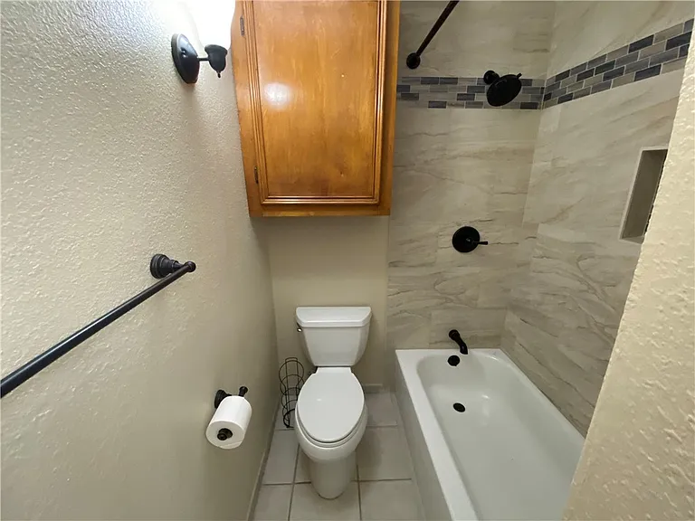 5621 Burton Ln — Photo 10