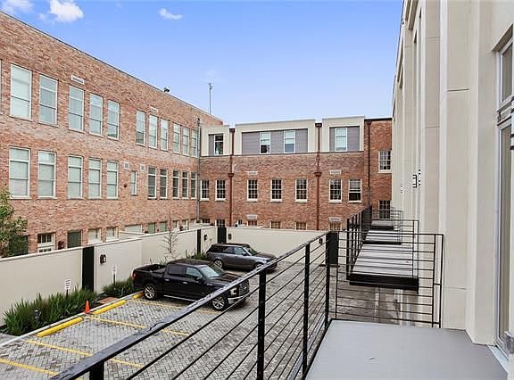 4th image of 818 Dauphine St Townhouse 103