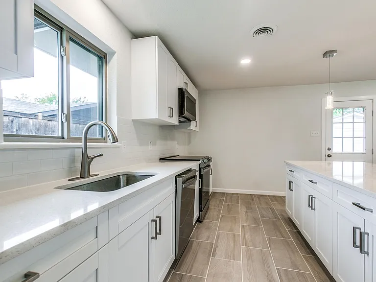 3517 Woodleigh Dr — Photo 10