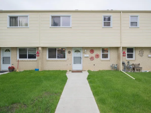 31 Royal Rd NW, Edmonton, AB T6J 2E7