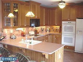 4th image of 527 Gramercy Ln