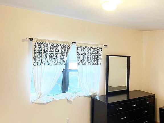 5th image of 41 Dumont Ave #2
