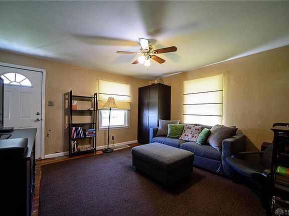 3rd image of 4044 Woodbine Ave