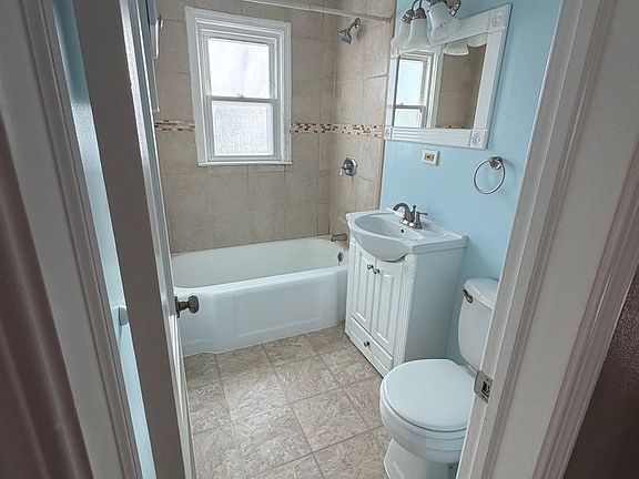 4th image of 378 Morrison Ave