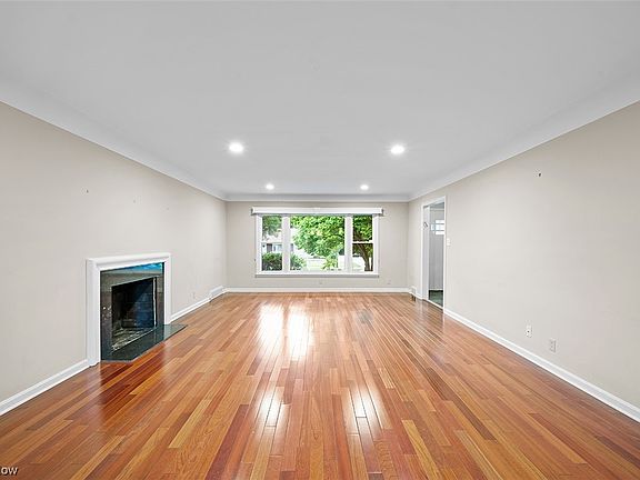 5th image of 23313 Fernwood Dr