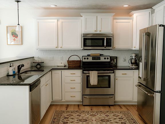 U-shaped kitchen is great to work in and there are two lazy suzan corner cabinets.