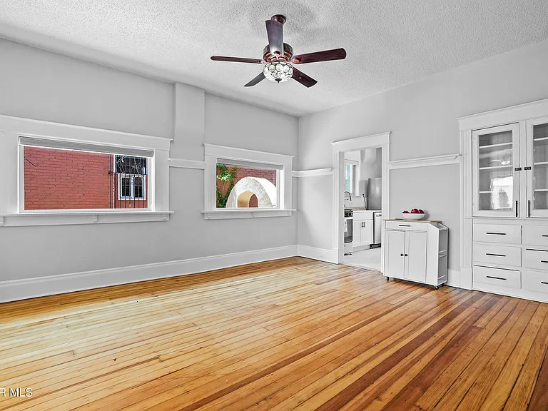 305 E River Ave — Photo 20