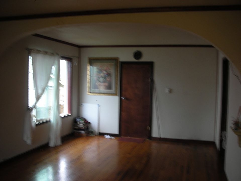 2nd image of 1418 E 31st St