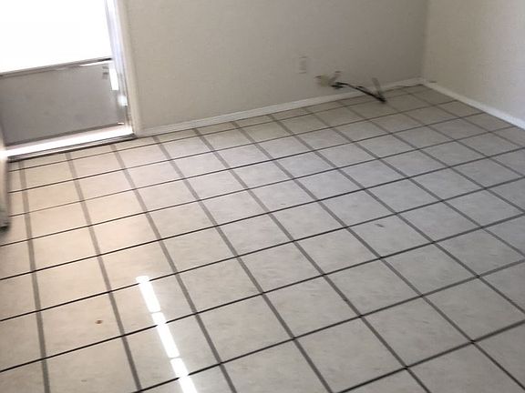 2nd image of 5520 Oakbriar Cir APT D