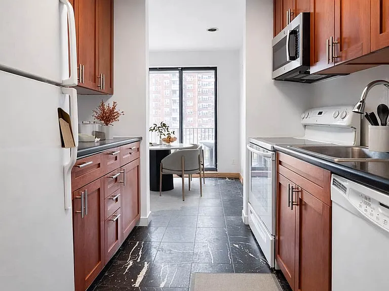 342 9th Ave #PHD — Photo 2