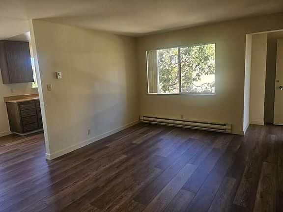5th image of 323 Brosnan Ct