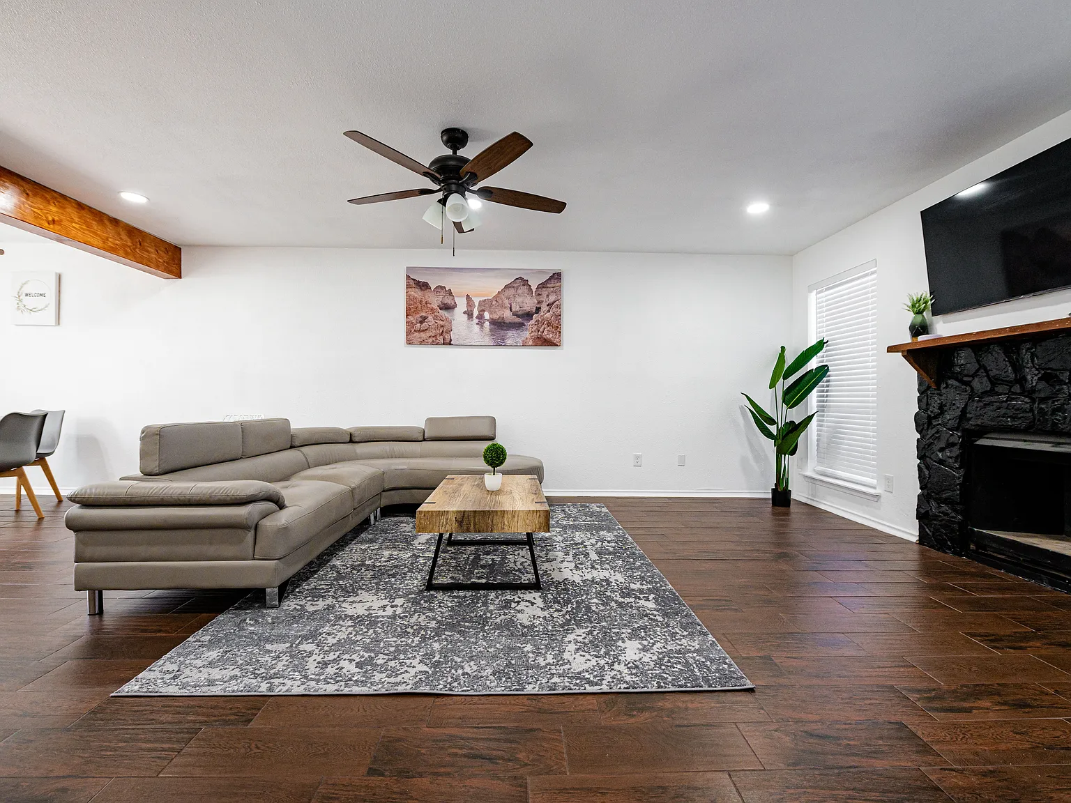2 bed, 2.5 bath, 1218 sqft, $1,600 — Photo 2