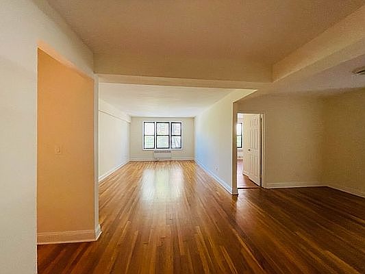 4th image of 3640 Oxford Ave #3A