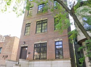 721 W Buckingham Pl, Chicago, IL 60657