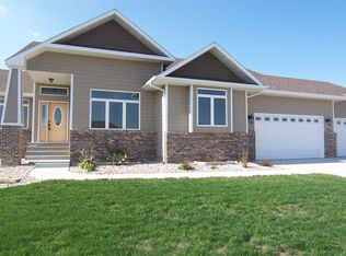 1820 Moriarty Cir, Brookings, SD 57006
