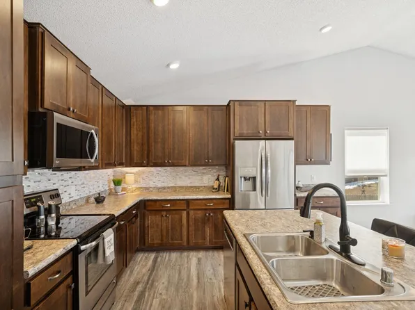 15261 Emory Ave, Apple Valley, MN 55124