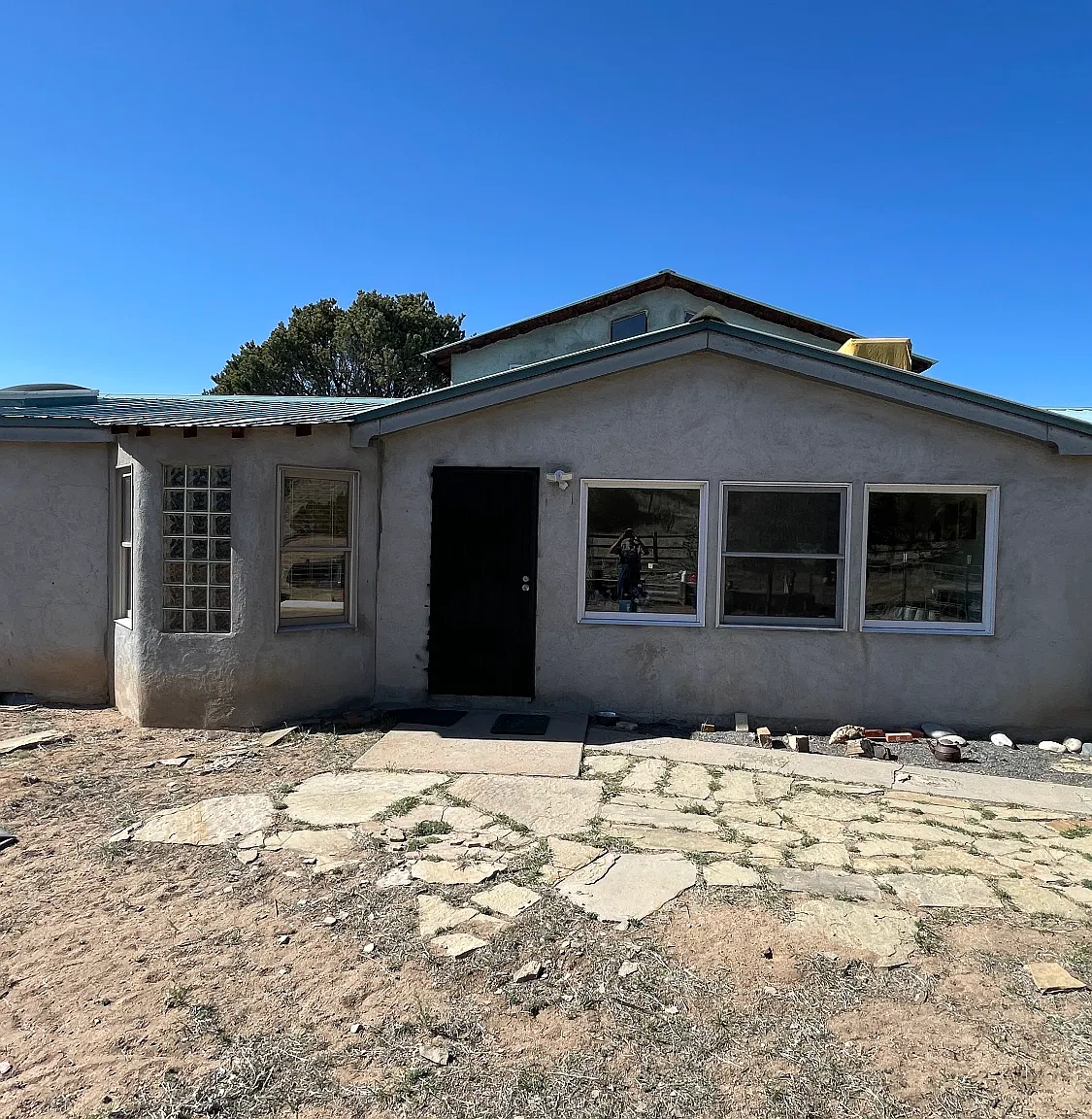 3 bed, 2168 sqft, $2,400 — Photo 1