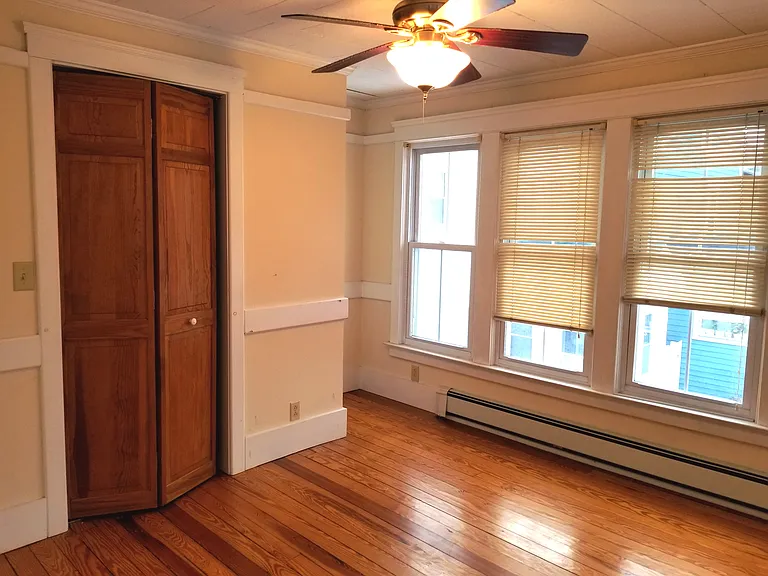 123 E 3rd St #3 — Photo 8