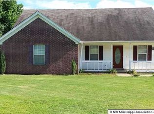 72 Hollow Tree Ln, Byhalia, MS 38611