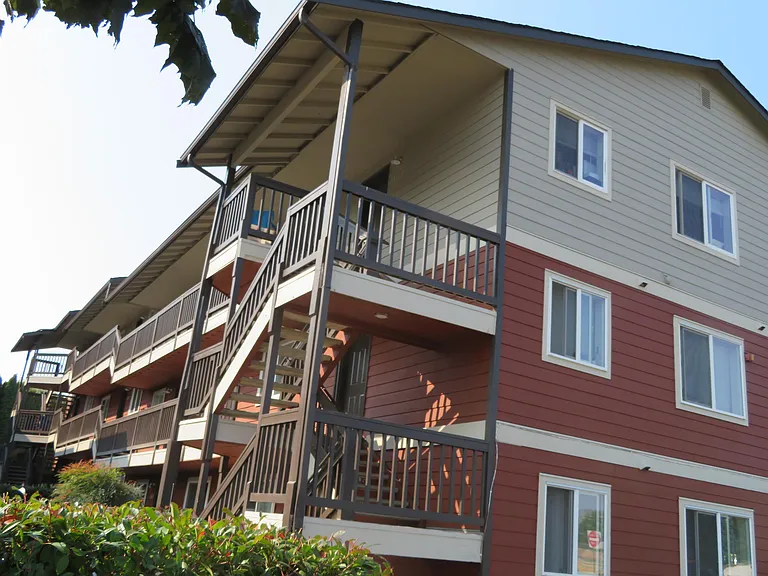 Riverdale Apartments — Photo 39
