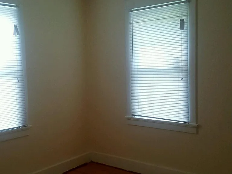105 E 32nd St — Photo 12