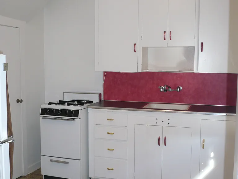 457 SW Washington Ave #6 — Photo 9