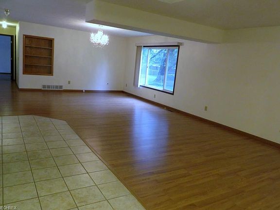 4th image of 16070 Cypress Ave