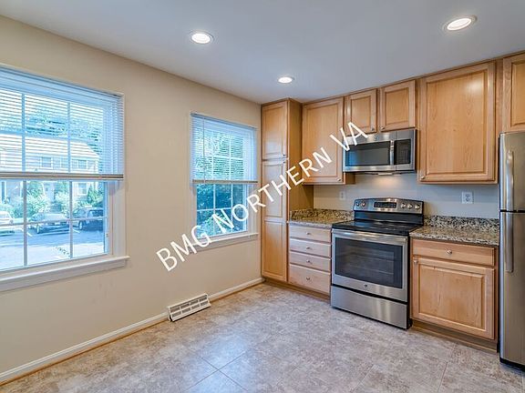5th image of 9103 Vosger Ct