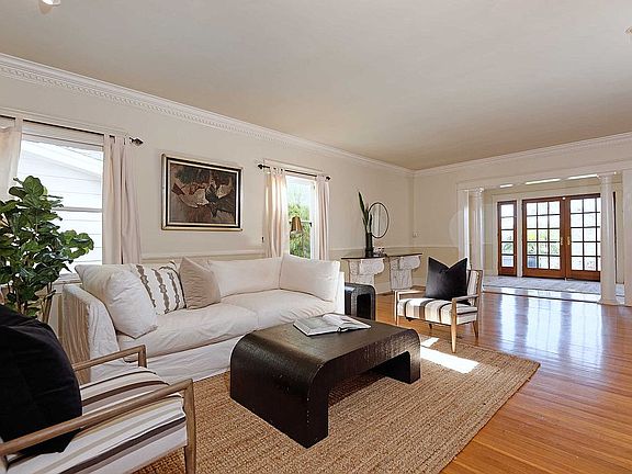 3rd image of 4051 Alameda Dr