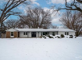 1114 Century Oaks Dr, Elgin, IL 60123