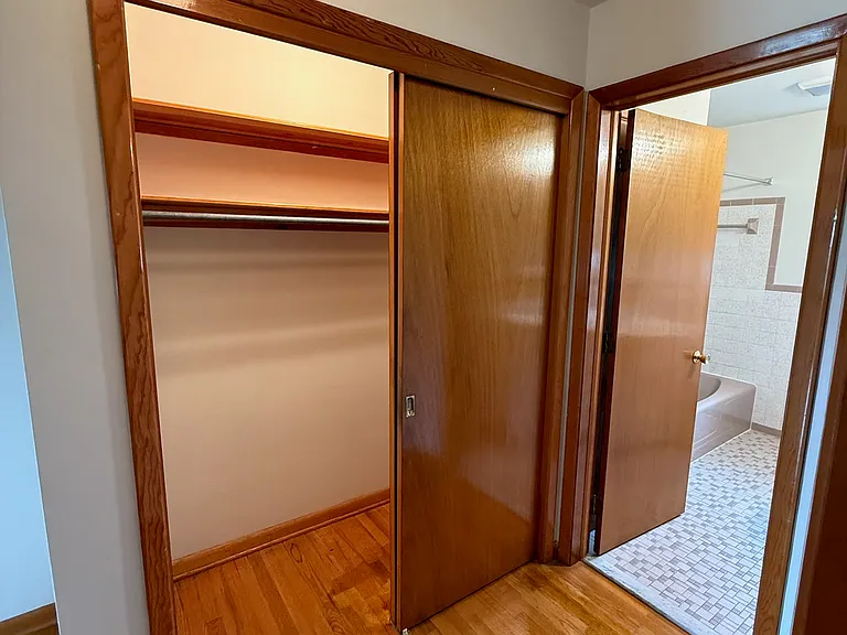 338 S Jefferson St — Photo 10