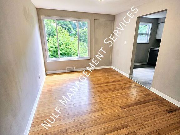 3rd image of 456 Idlewood Rd