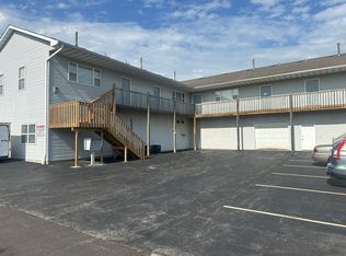 424 Wyman St APT 9, Sycamore, IL 60178