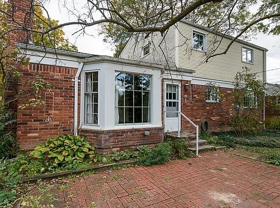 4th image of 2912 Oakdale Dr