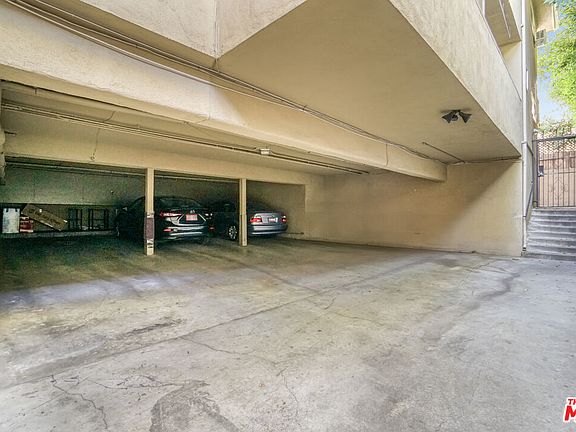 5th image of 525 N Sweetzer Ave