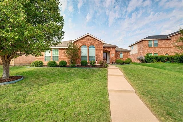 1st image of 2612 Loch Wood Dr