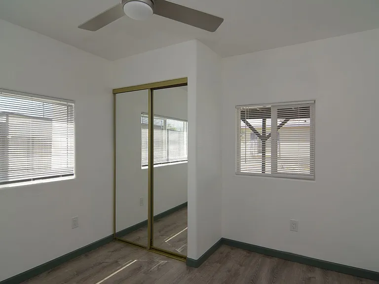 2556 E Silver St — Photo 7