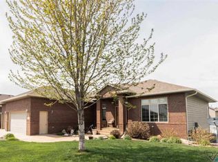 804 W Whispering Cir, Sioux Falls, SD 57108