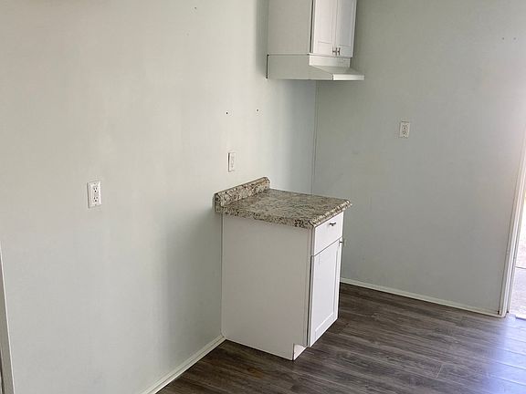 5th image of 5015 Bain St