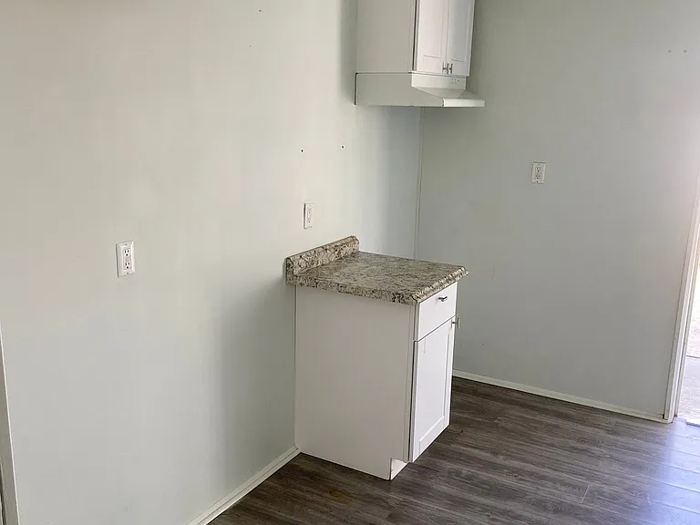 5015 Bain St — Photo 5