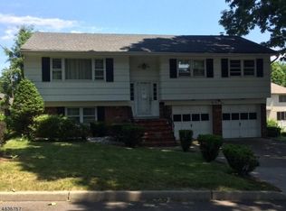 297 Roosevelt St, Teaneck, NJ 07666