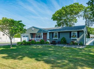 191 Robinwood Dr, Shirley, NY 11967