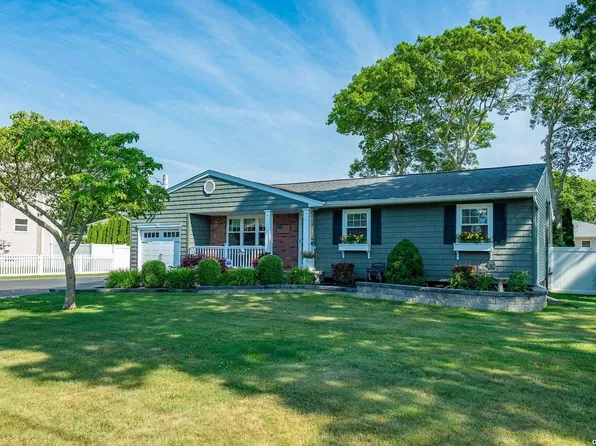191 Robinwood Drive, Shirley, NY 11967